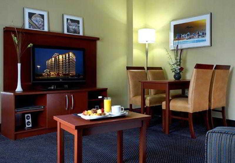 فندق دورفالفي  فيرفيلد إن آند سويتس باي ماريوت مونتريال إيربورت الغرفة الصورة